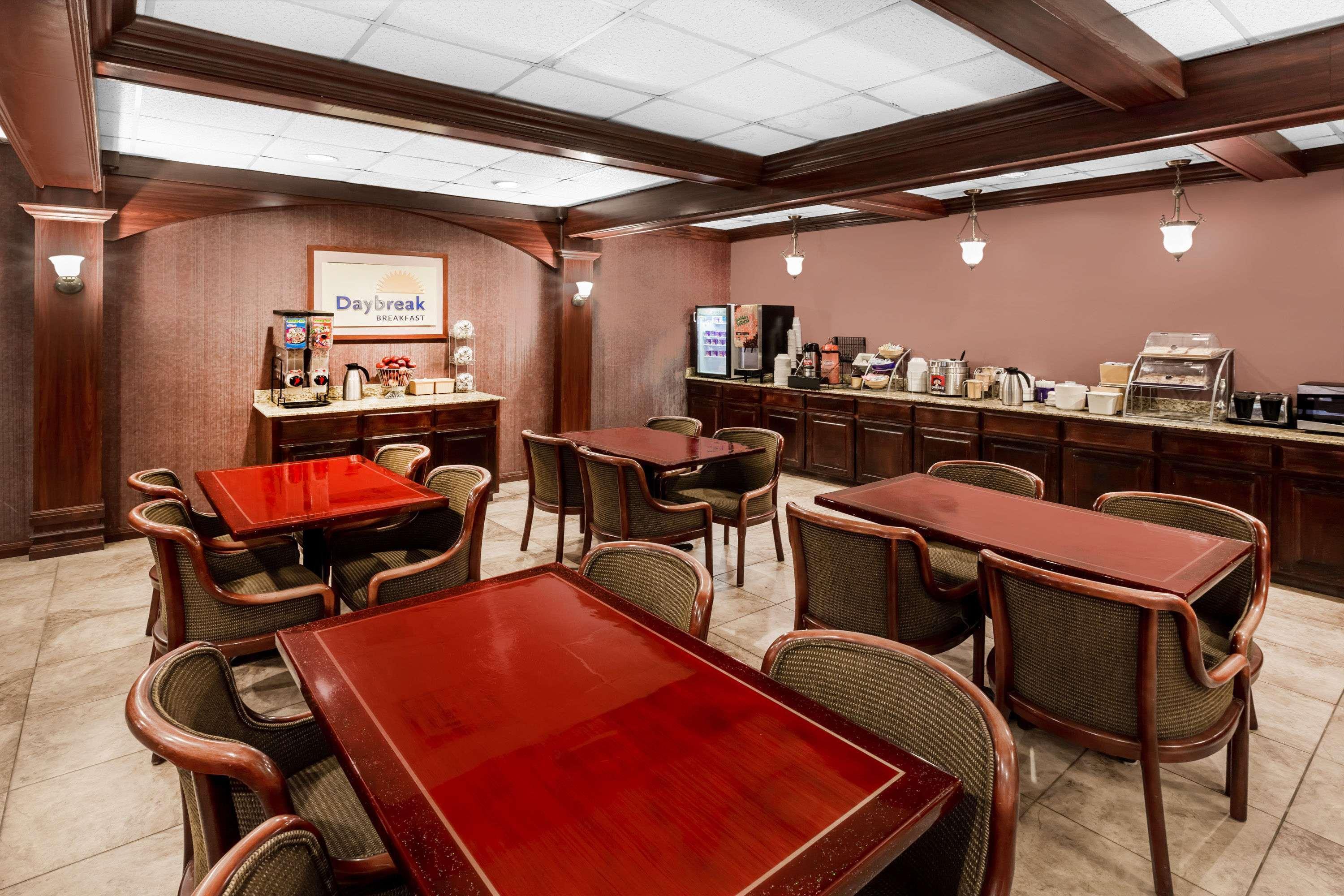 Days Inn & Suites By Wyndham Jennings Luaran gambar
