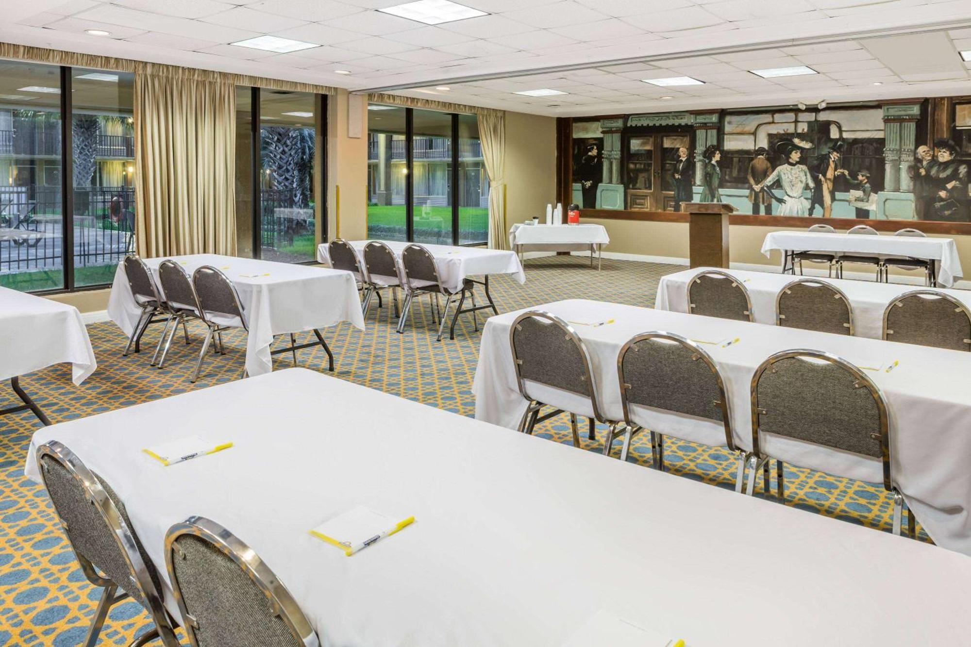 Days Inn & Suites By Wyndham Jennings Luaran gambar